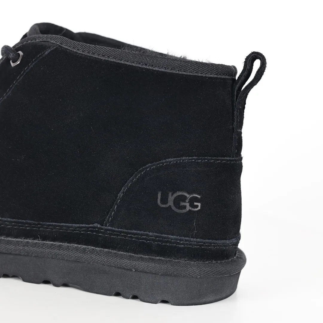 Pick up locally 💰640 Core recommendation with good price It is a very suitable choice for home furnishings. In the new year, uug launched a series of styles, which are partial to the preferences of young consumers and have also moved to the forefront of fashion trends. Shoe body material: water-repellent coated suede upper, 17 mm UGGPURE™ implantable wool insole, lightweight non-slip and comfortable rubber outsole, with brand LOGO and trademark, with full packaging Size: 39 40 41 42 43 44